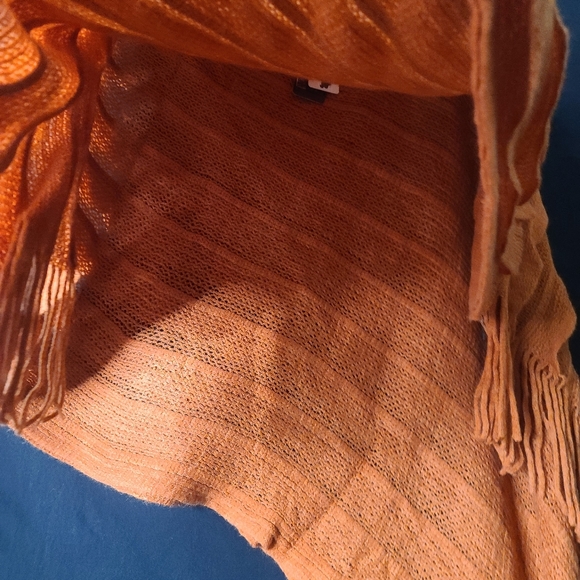 NWT - MAX SPORT RUFFLED PONCHO - Picture 5 of 10